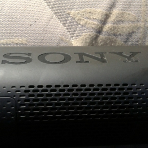 Sony portable speaker - Picture 2 of 3